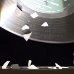 Физический эксперимент — танцующие бумажки